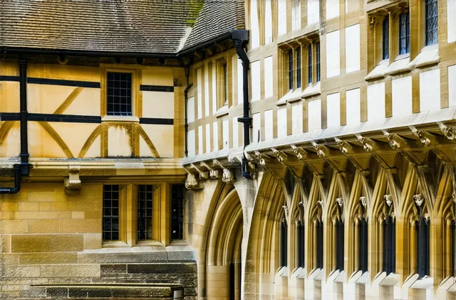 Complete Guide: Top Attractions for Solo Travelers in Oxford