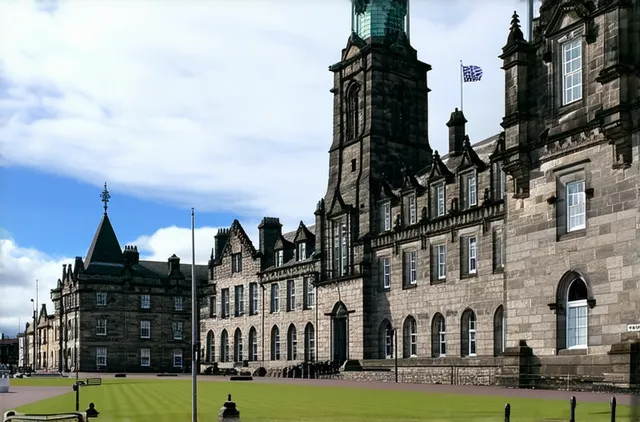 Top Sights for Solo Travelers in Aberdeen