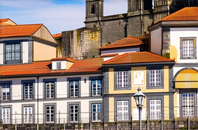 Top Sightseeing Spots for Solo Travelers in Porto