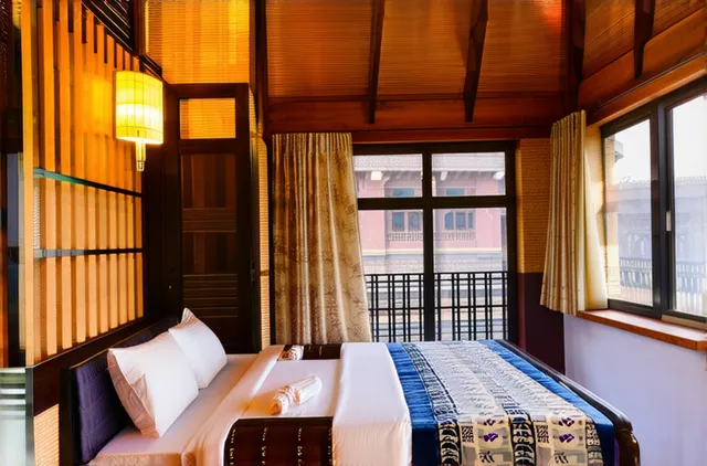 Best accommodation options for solo travelers in Srinagar