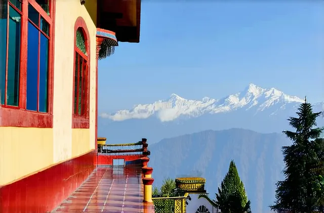 Best accommodations for solo travelers in Darjeeling