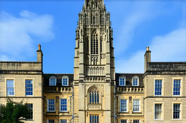 Best areas for solo travelers in Leeds