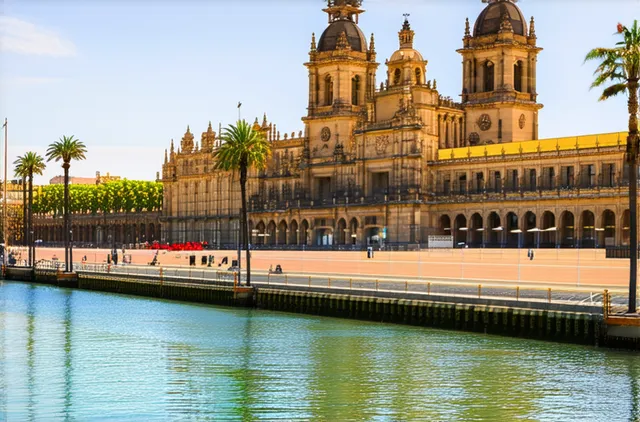 Best areas for solo travelers in Valencia