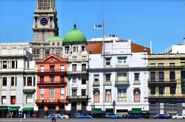 Best neighborhoods for solo travelers in Montevideo