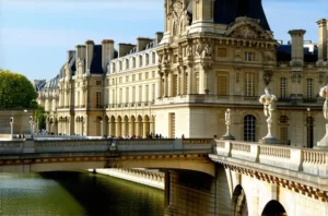 Must-see sights for solo travelers in Paris