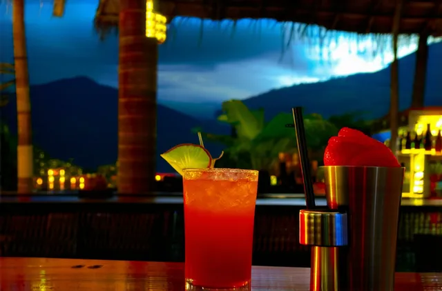Nightlife experiences for solo travelers in Medellín