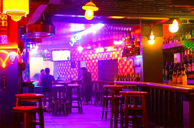 Nightlife options for solo travelers in Panaji