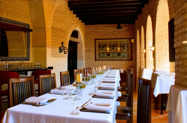 Solo dining experiences in Cáceres