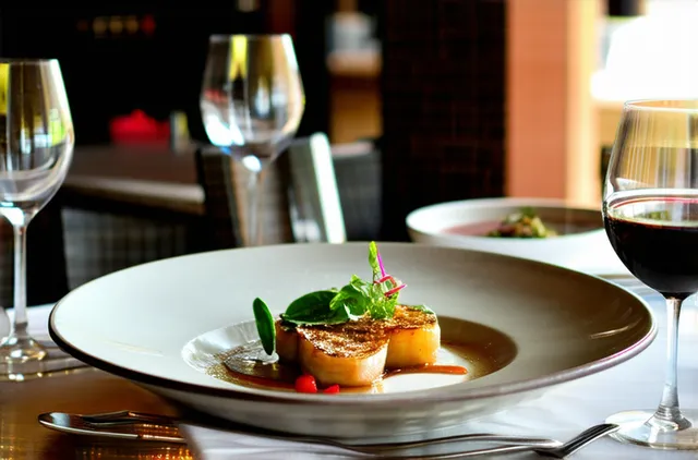 Solo dining experiences in Maputo