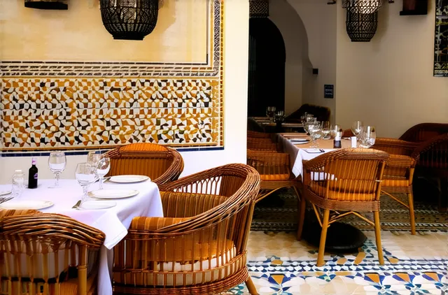 Solo dining experiences in Tunis