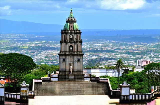 solo travel in San Salvador